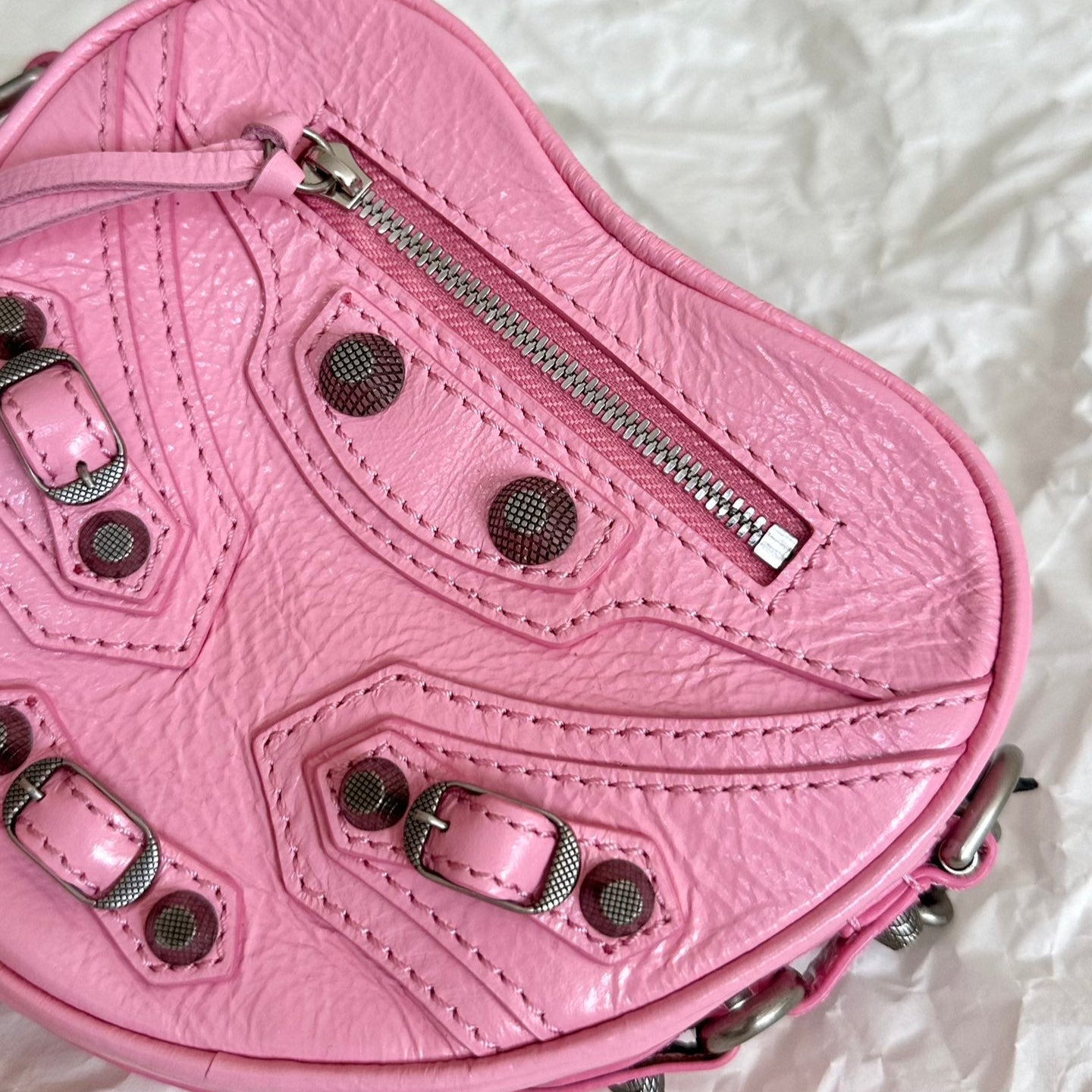 Heart-Shaped Cowhide Leather Crossbody Bag – Chain Strap