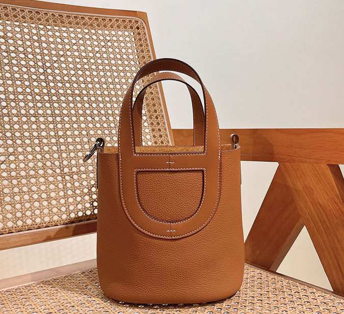 The Full-Grain Pebble Tote