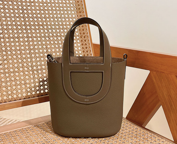 The Full-Grain Pebble Tote