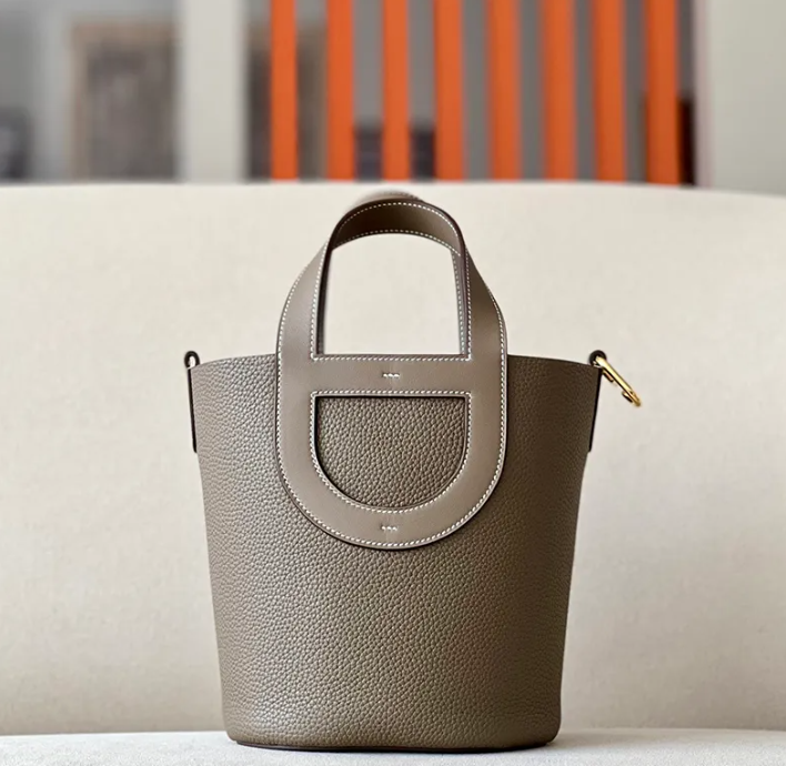The Full-Grain Pebble Tote