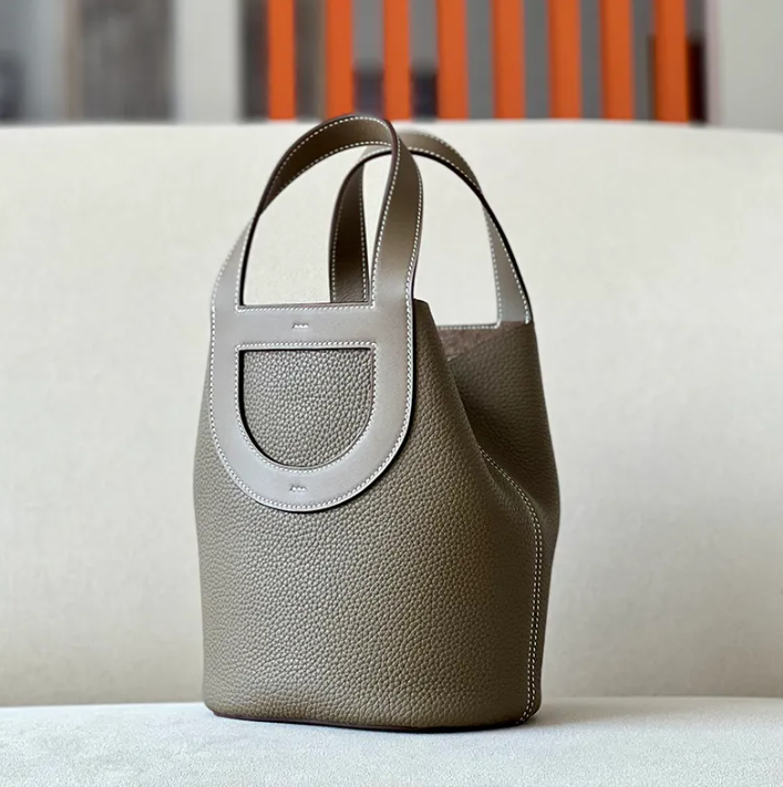 The Full-Grain Pebble Tote