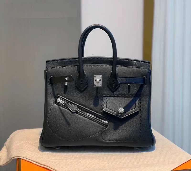 The H-Luxe Full-Grain leather bag