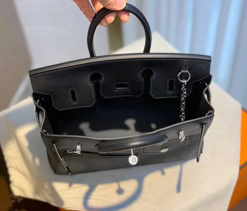 The H-Luxe Full-Grain leather bag