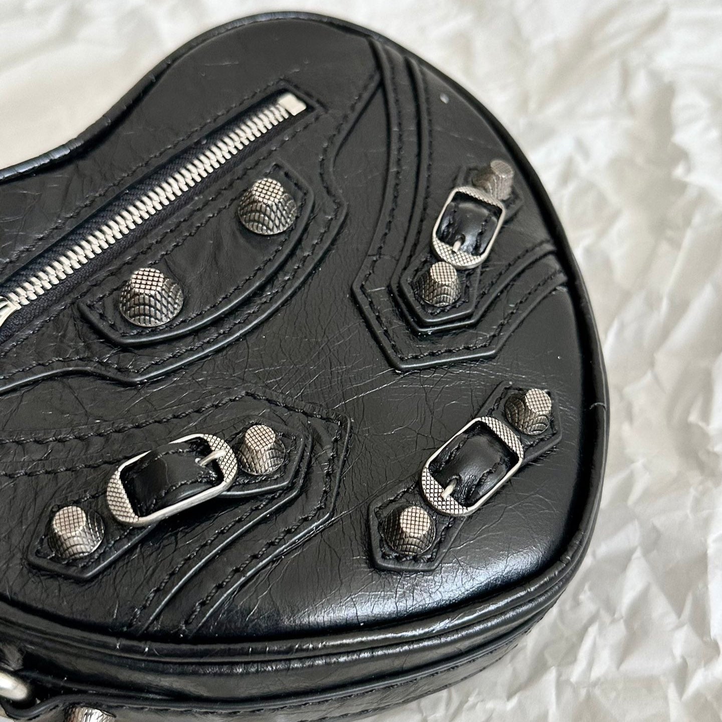 Heart-Shaped Cowhide Leather Crossbody Bag – Chain Strap