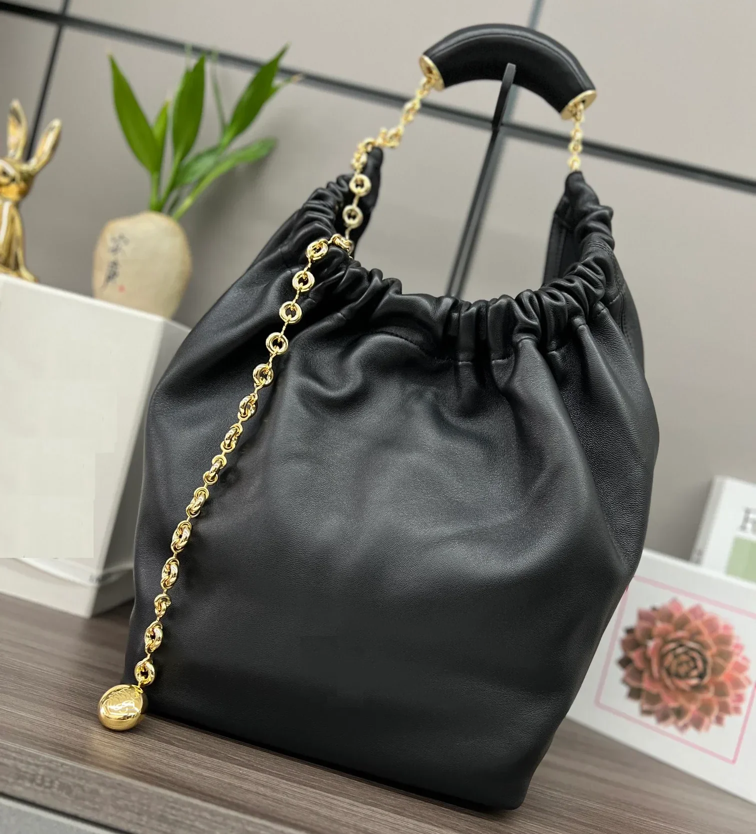 Medium Squeeze bag in nappa lambskin