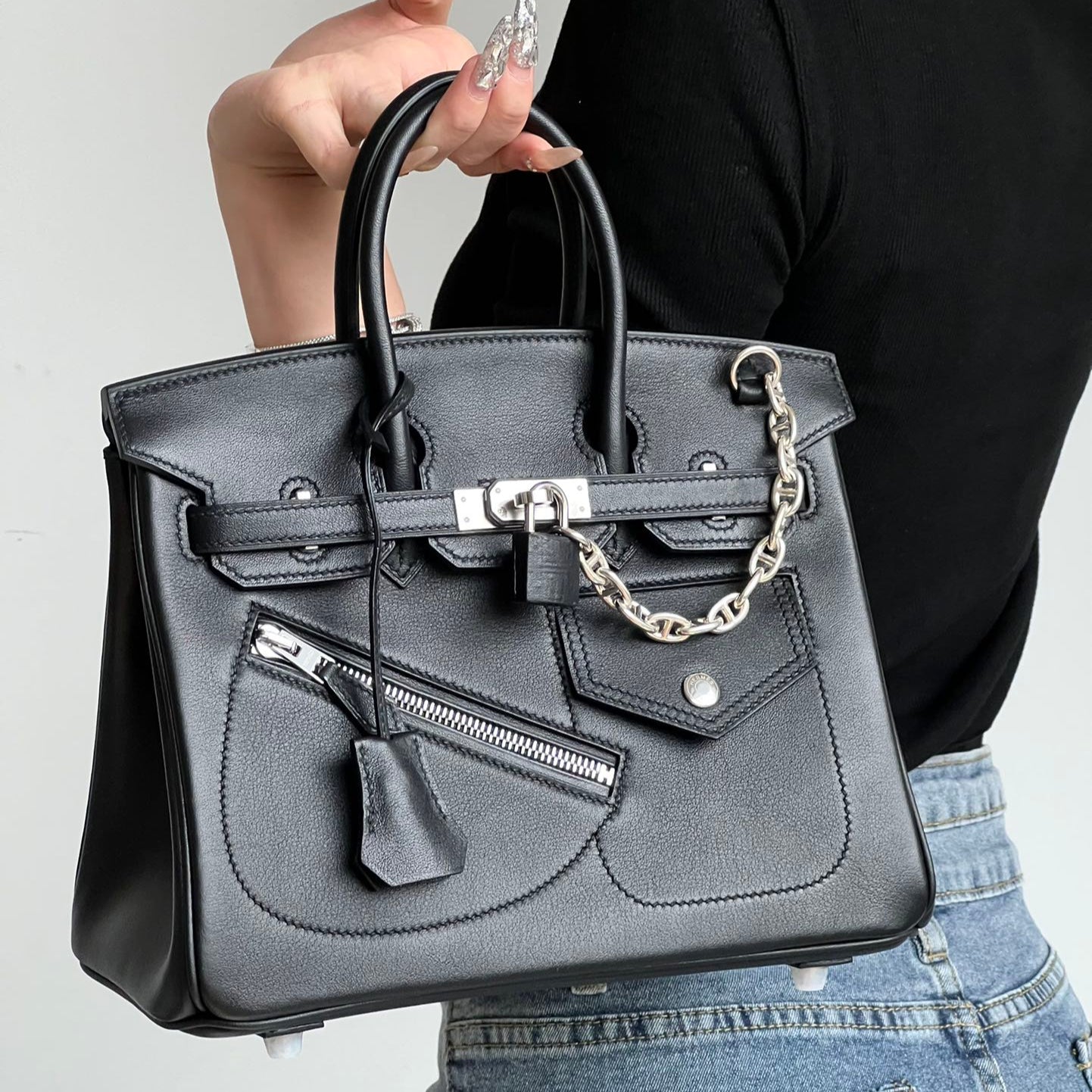 The H-Luxe Full-Grain leather bag