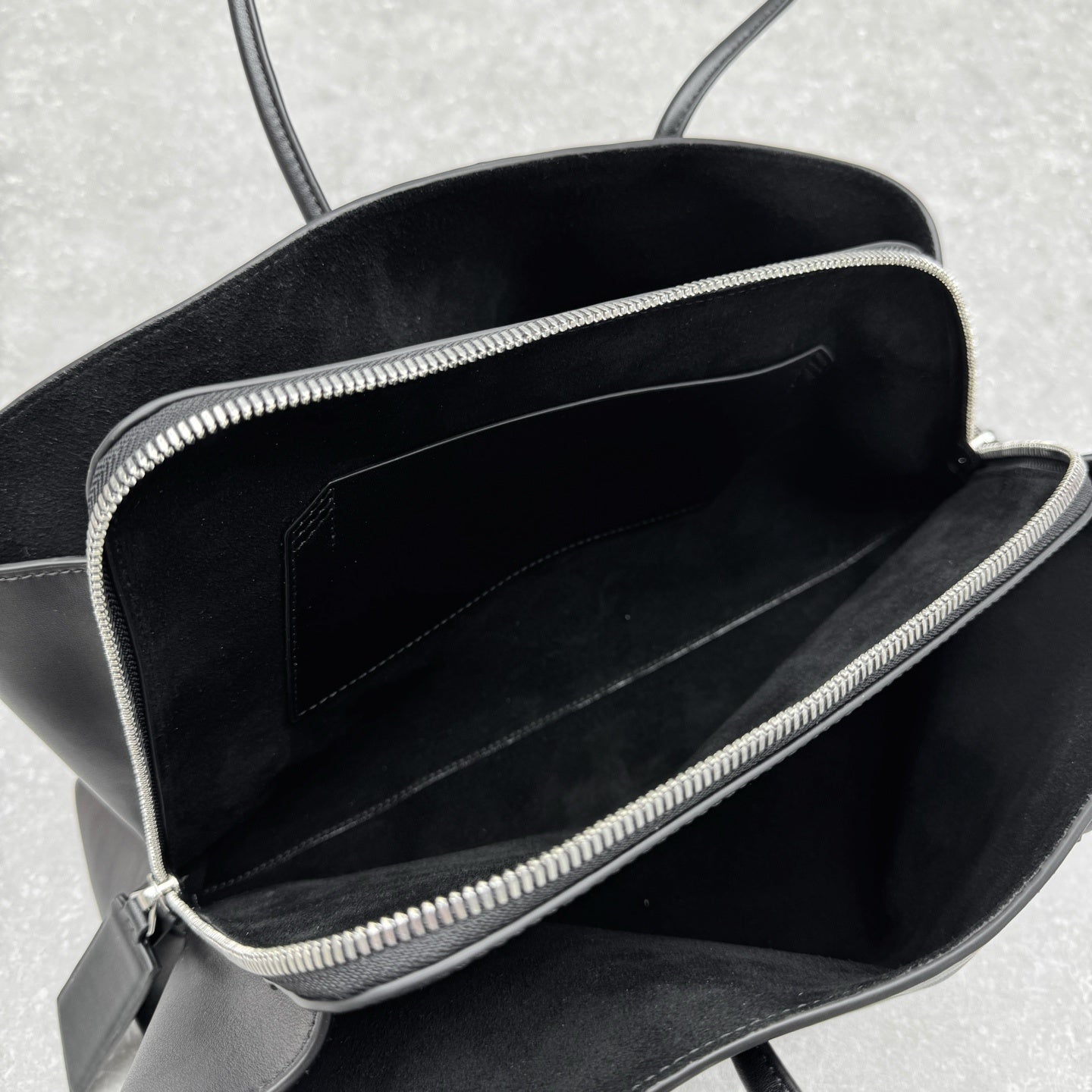Noir Arc Tote