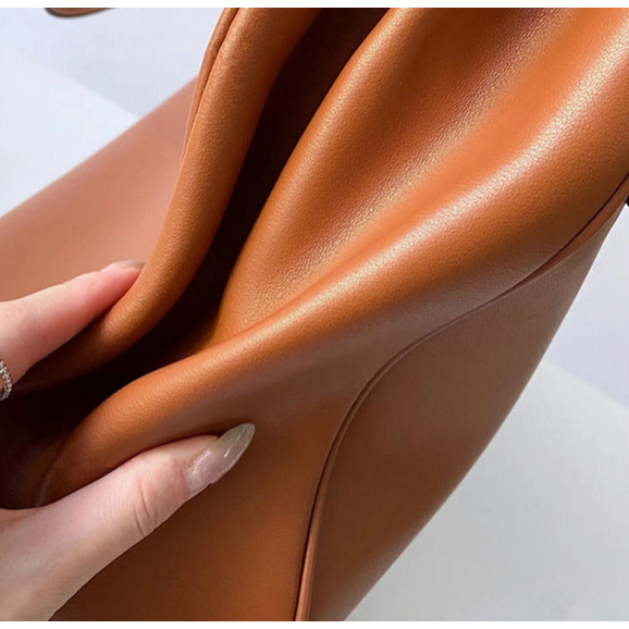 Leather Shoulder Tote – Smooth Calfskin Travel Handbag with Lock Closure