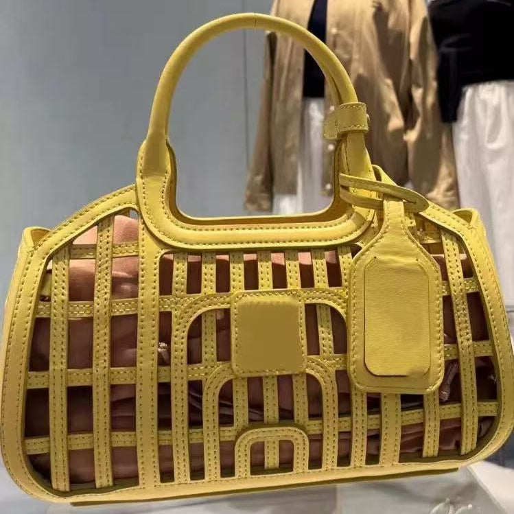 Structured Lattice Tote Bag – Modern Open-Weave Design