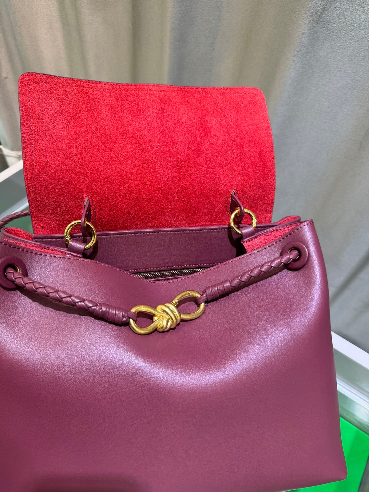 Elegant Cowhide Leather Handbag