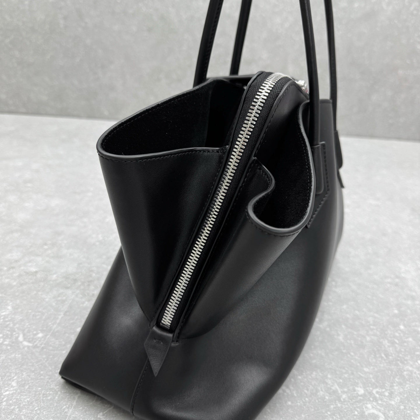 Noir Arc Tote