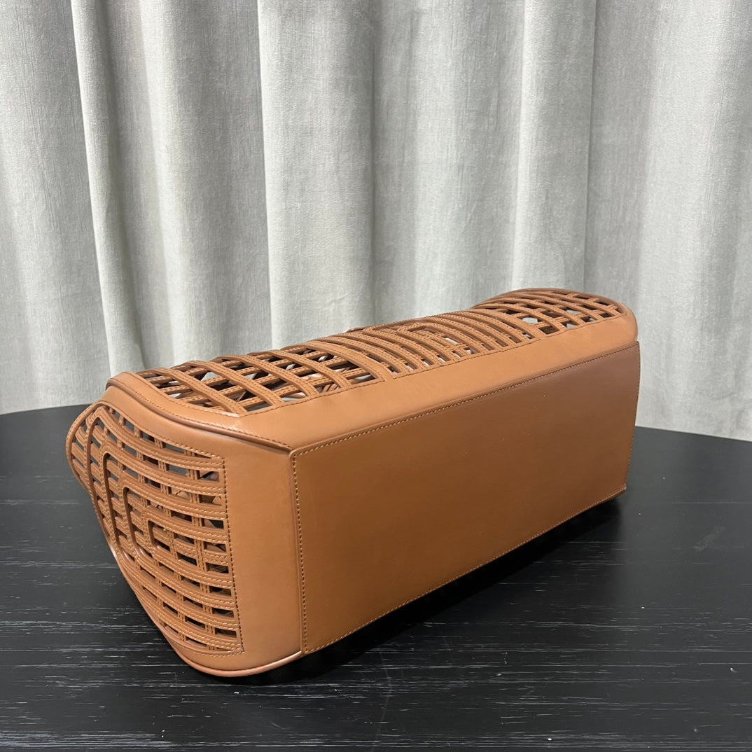 Structured Lattice Tote Bag – Modern Open-Weave Design