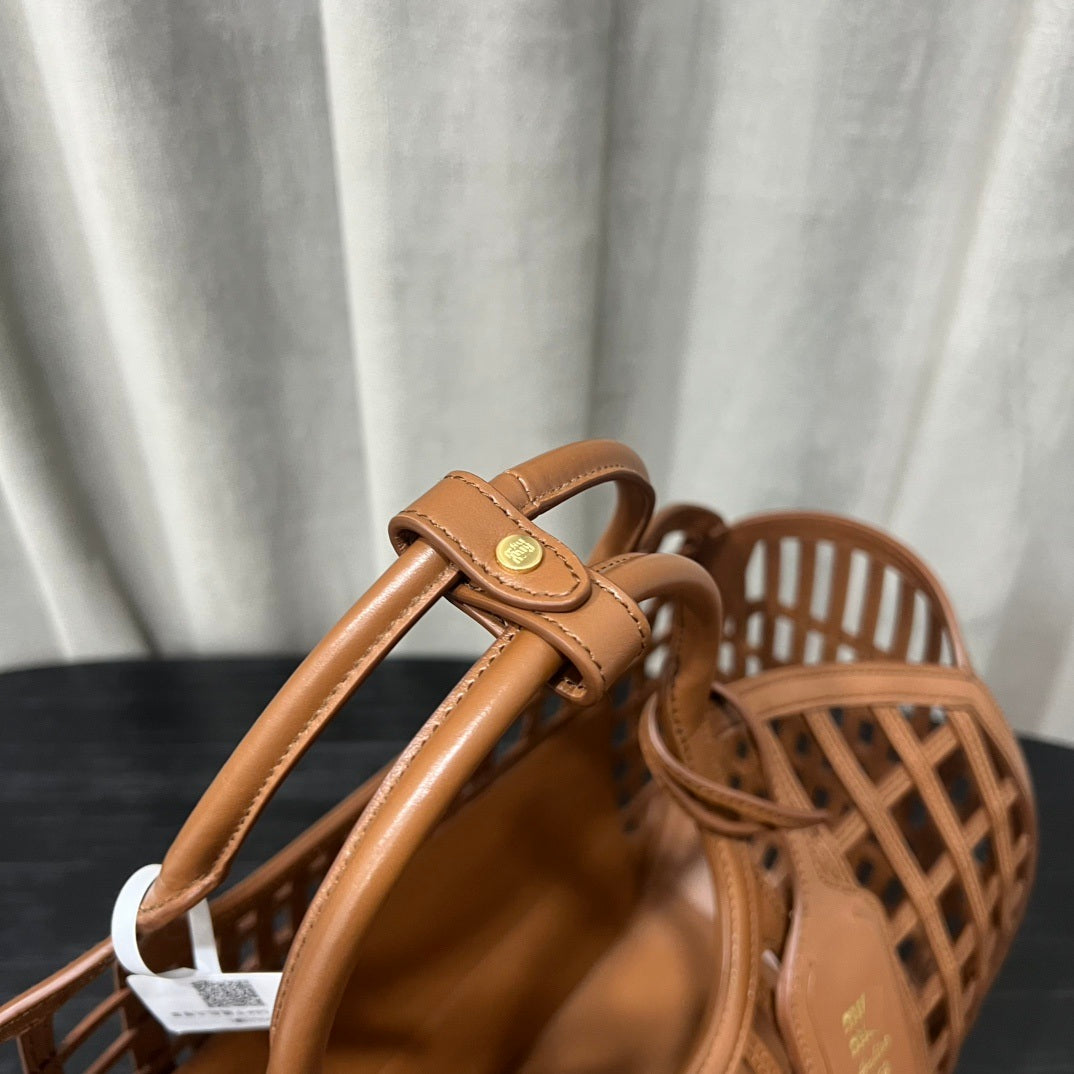 Structured Lattice Tote Bag – Modern Open-Weave Design