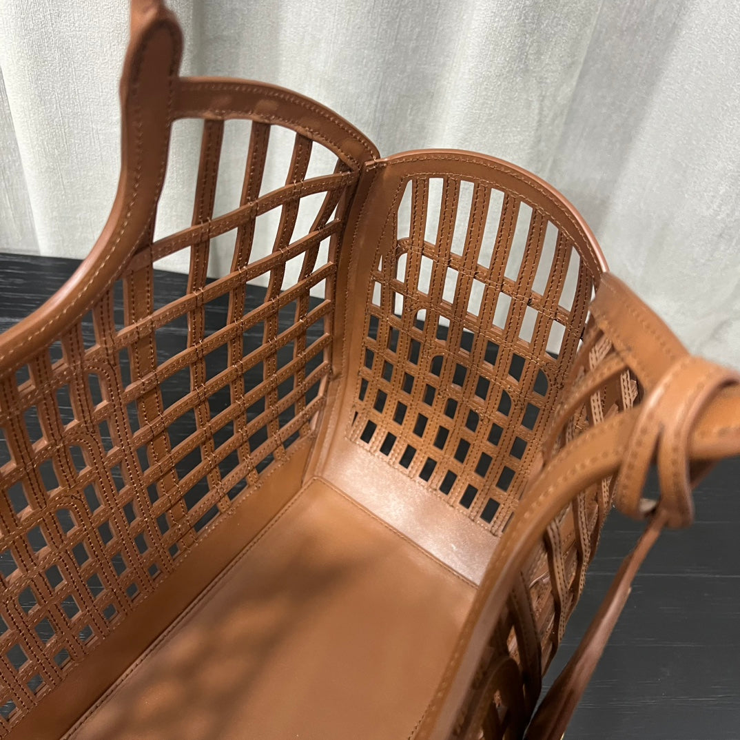 Structured Lattice Tote Bag – Modern Open-Weave Design