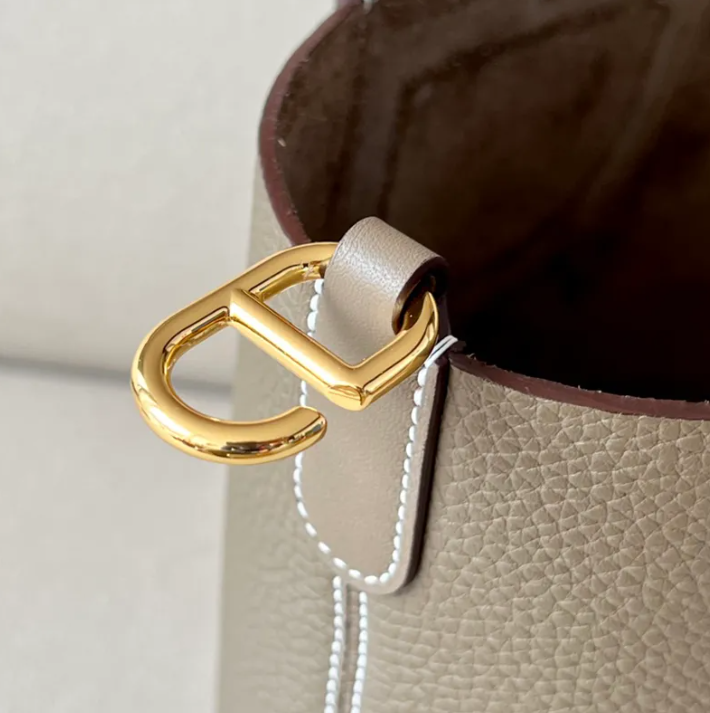 The Full-Grain Pebble Tote