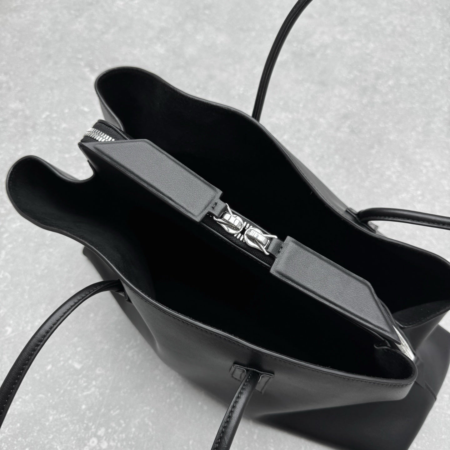 Noir Arc Tote