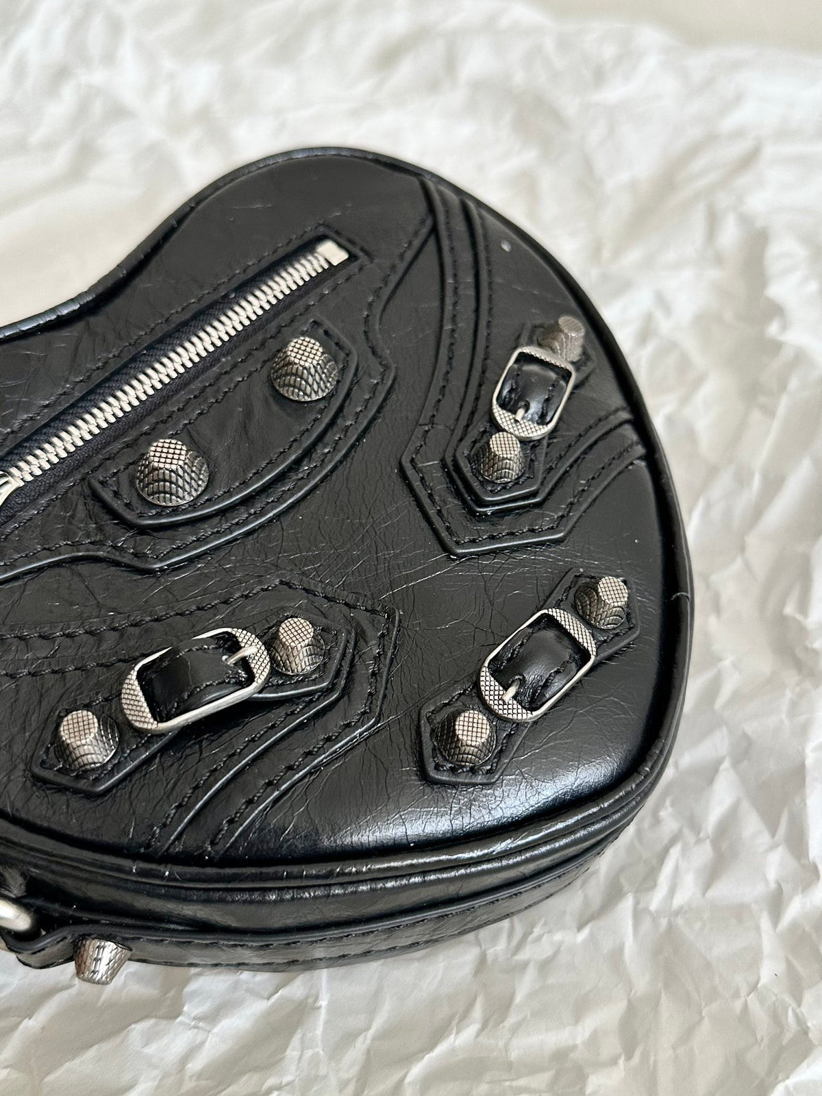 Heart-Shaped Cowhide Leather Crossbody Bag – Chain Strap
