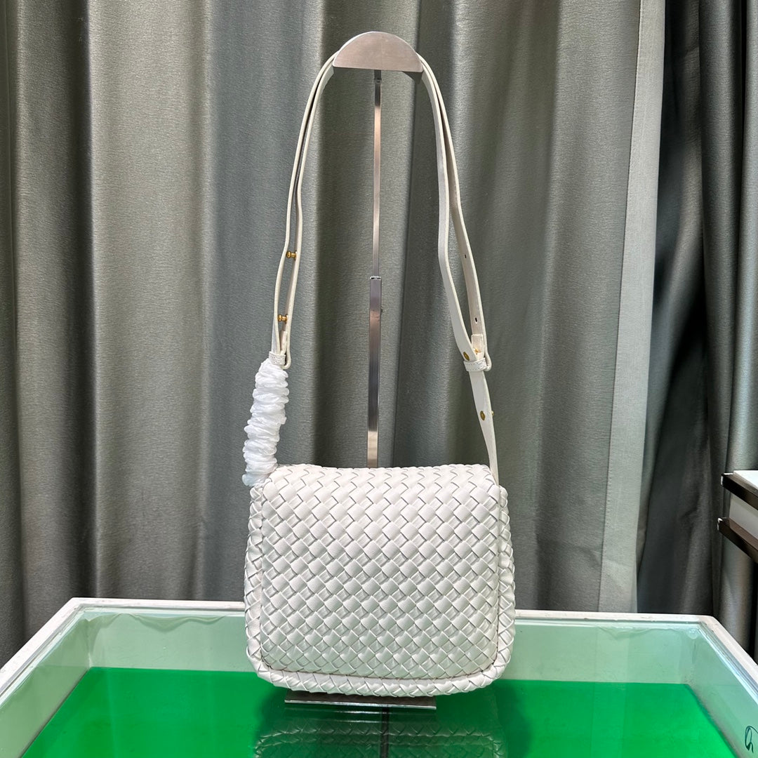 leather shoulder bag-Woven