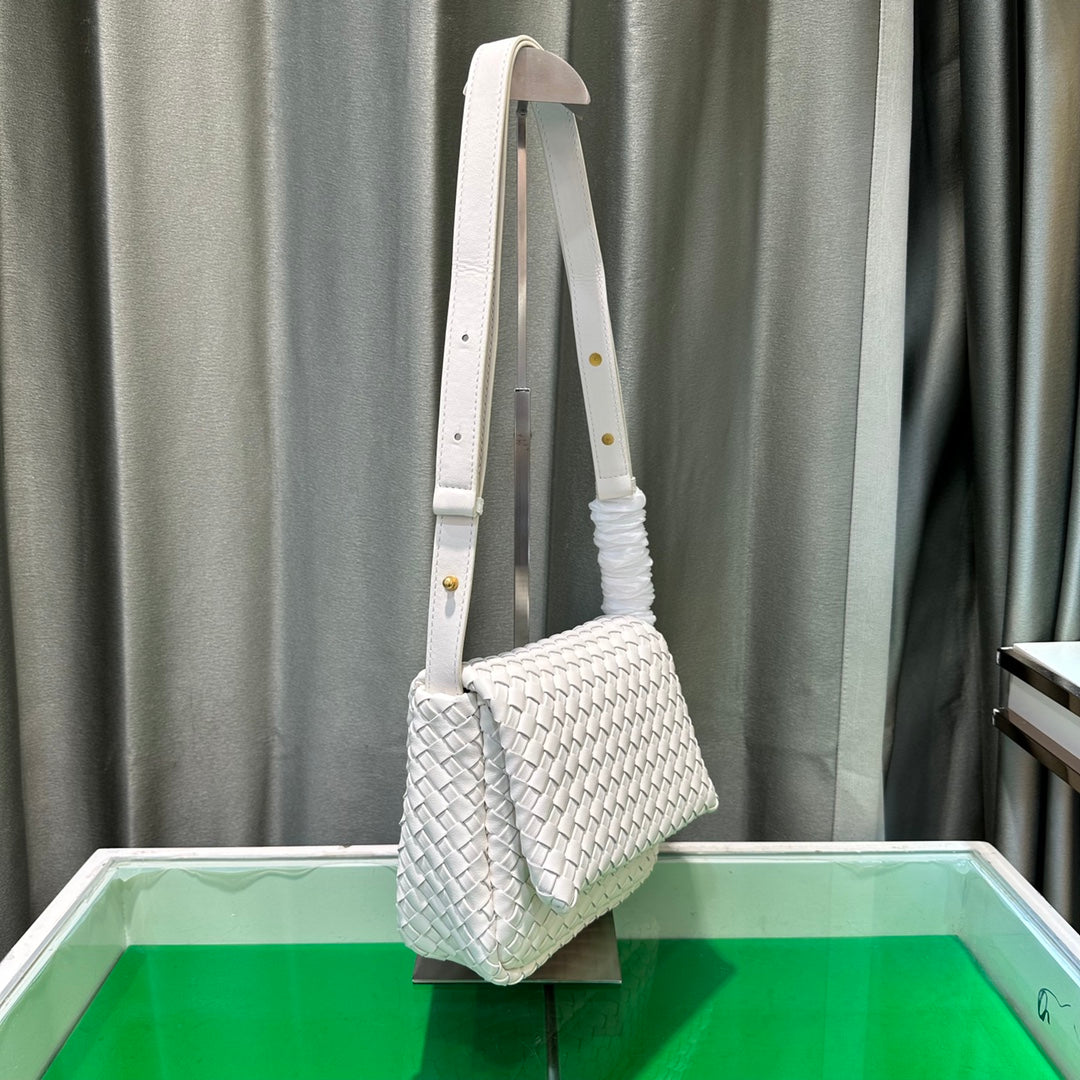 leather shoulder bag-Woven