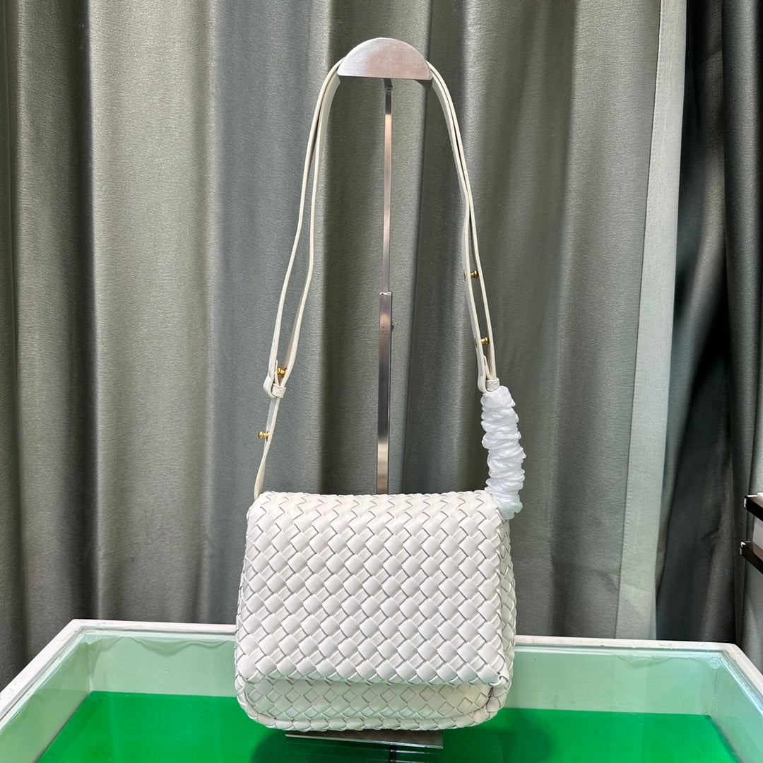 leather shoulder bag-Woven