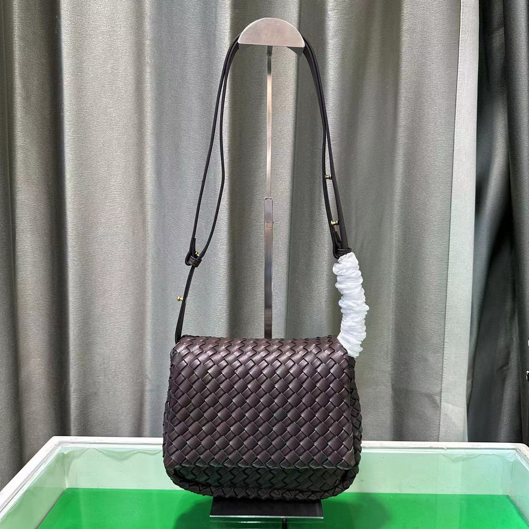 leather shoulder bag-Woven