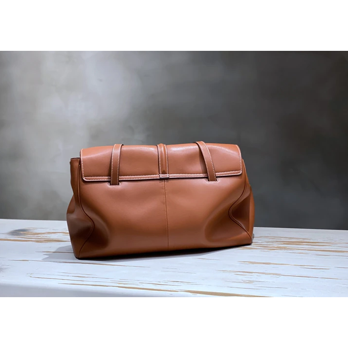 Leather Shoulder Tote – Smooth Calfskin Travel Handbag with Lock Closure